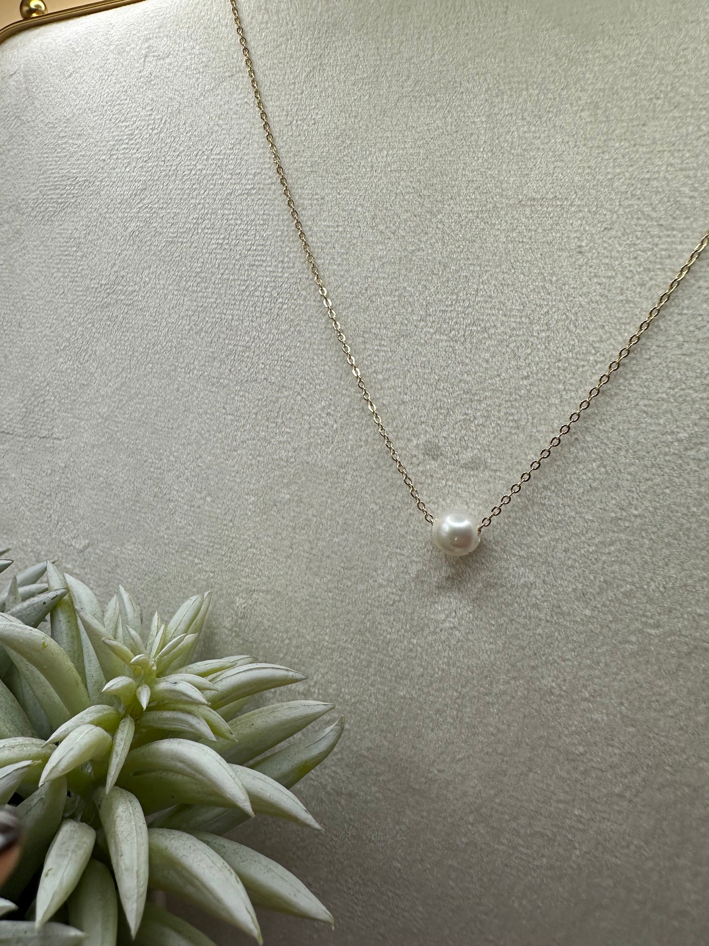 Floating White Pearl